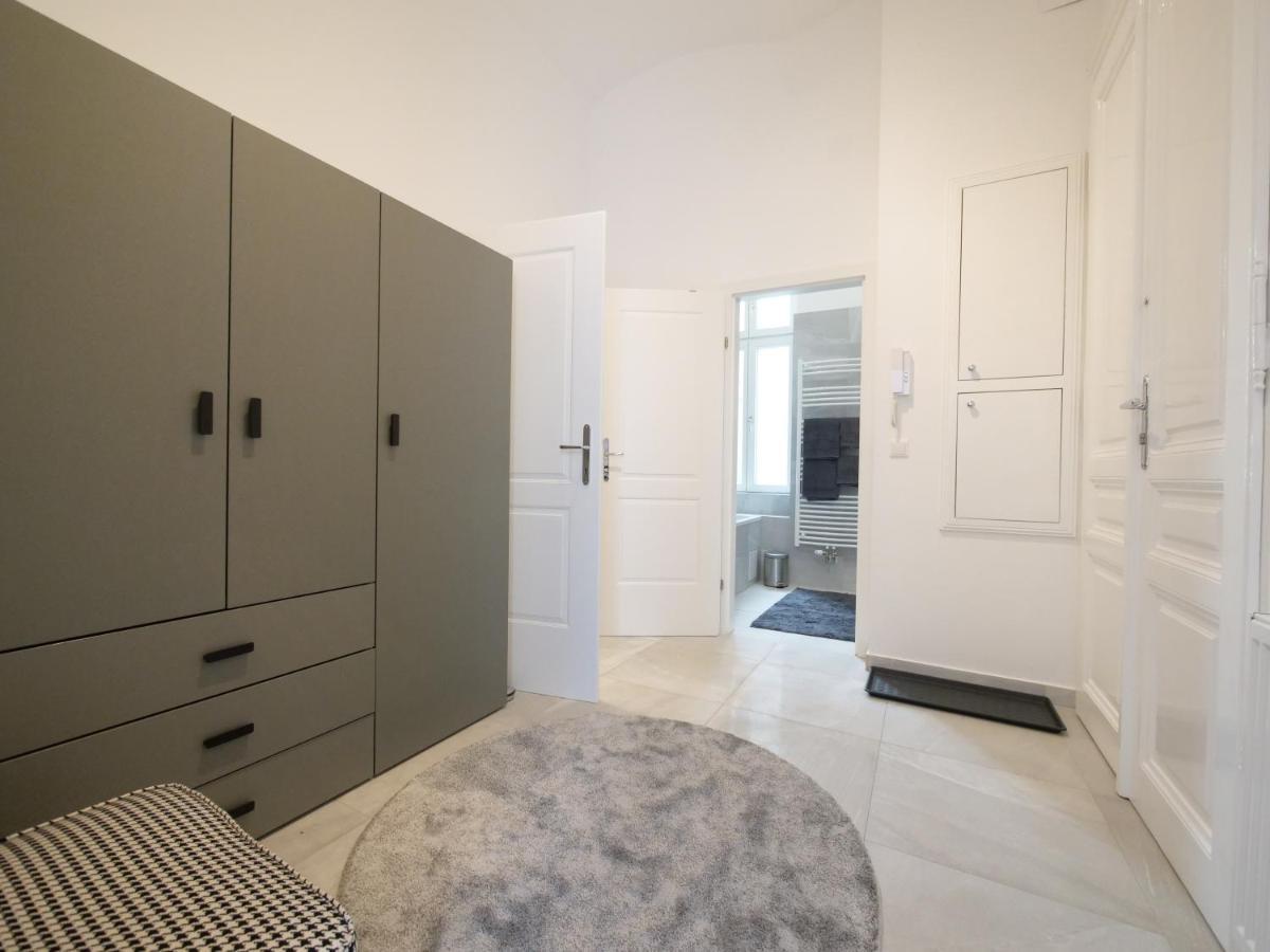 Stylish City Center Apartment Wenen Buitenkant foto
