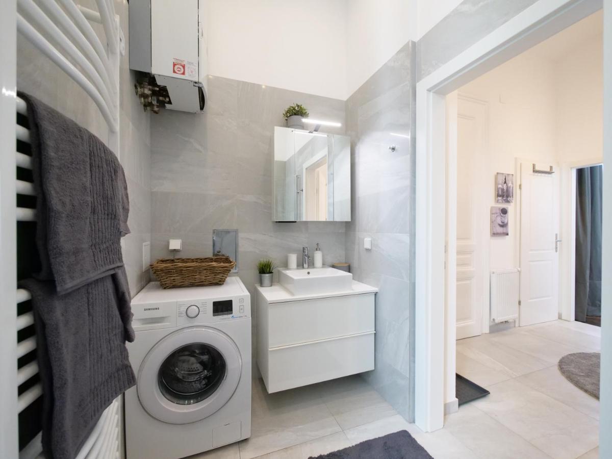 Stylish City Center Apartment Wenen Buitenkant foto