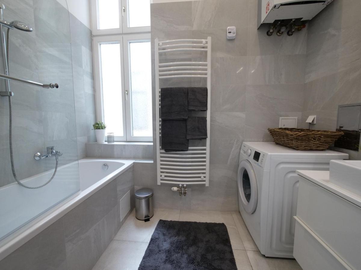 Stylish City Center Apartment Wenen Buitenkant foto